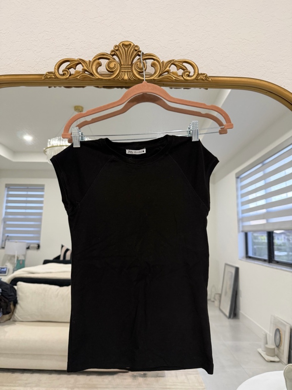 Zara Women’s Black Cap Sleeve Women's Tee - Medium